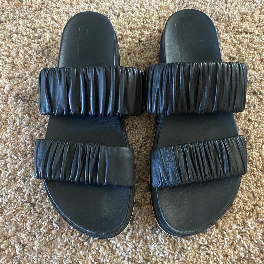 SOREL Roaming Black Ruched Slide Sandals